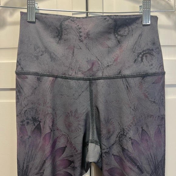 Evolution And Creation Active Leggings Size Womens Medium - Picture 2 of 8